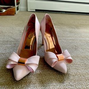 Ted baker size 7 pink pumps with bow tie